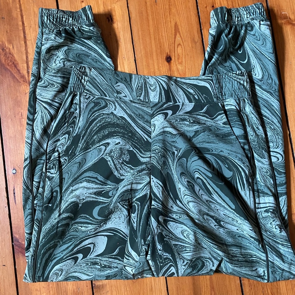Athleta size 4 joggers with pockets green marble